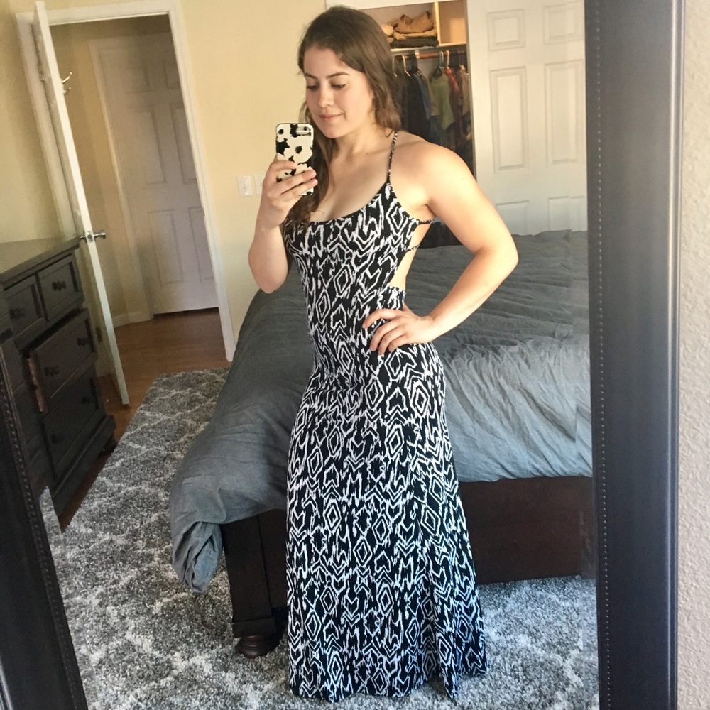 NWOT Backless Patterned Maxi Dress